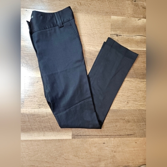 Elizabeth and James black pants womens size 6. - Picture 3 of 4